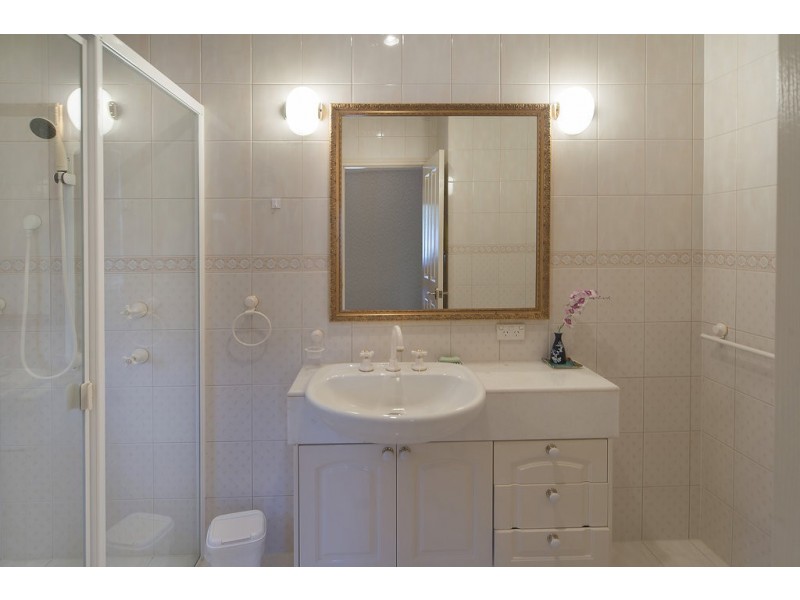 3128 Riverleigh Drive, Hope Island QLD 4212