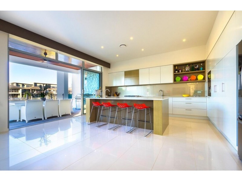 6194 Bolsena Circuit, Hope Island QLD 4212