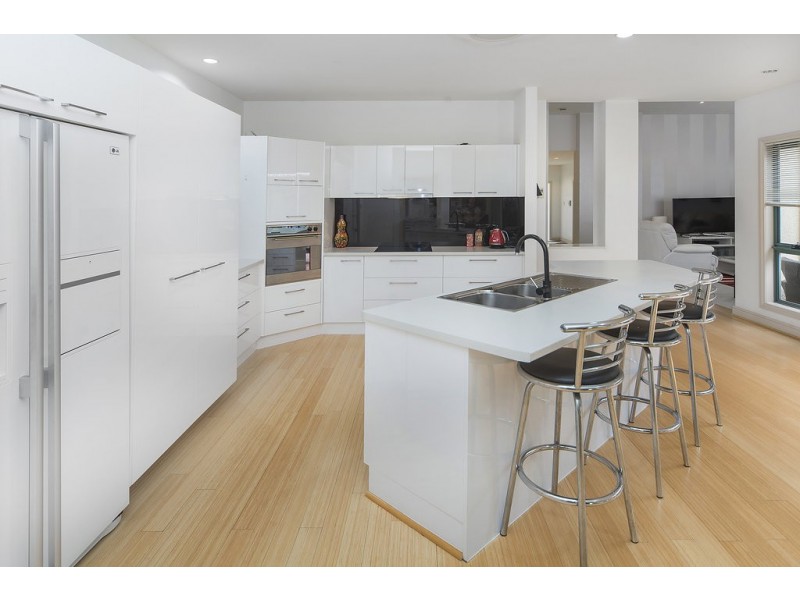 8385 Magnolia Drive East, Hope Island QLD 4212