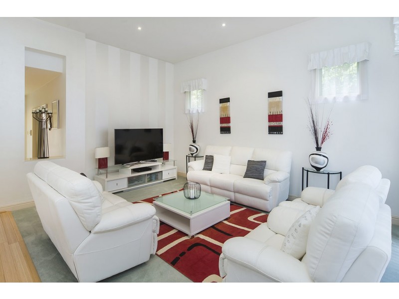 8385 Magnolia Drive East, Hope Island QLD 4212