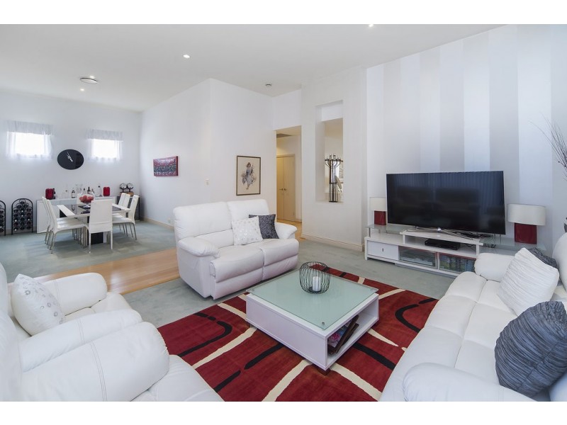 8385 Magnolia Drive East, Hope Island QLD 4212