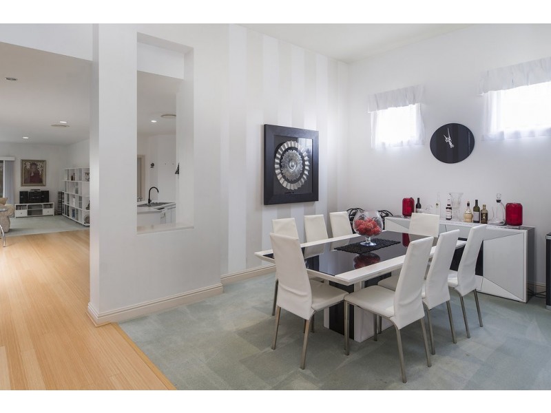 8385 Magnolia Drive East, Hope Island QLD 4212