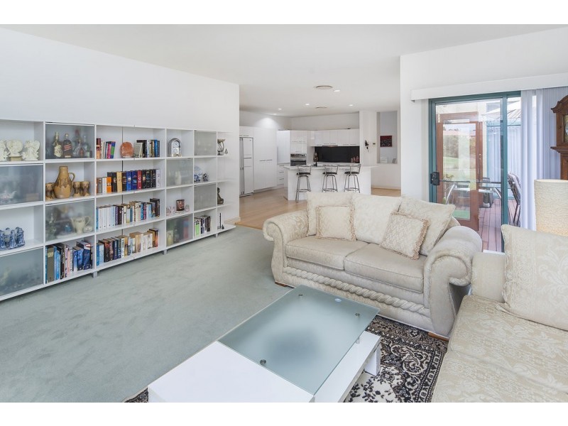 8385 Magnolia Drive East, Hope Island QLD 4212