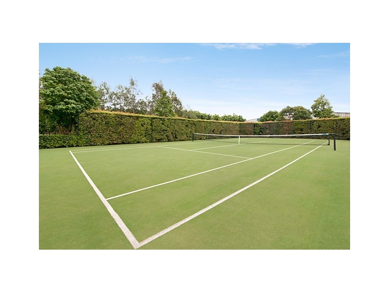 8385 Magnolia Drive East, Hope Island QLD 4212