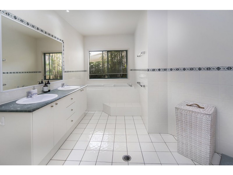 8385 Magnolia Drive East, Hope Island QLD 4212