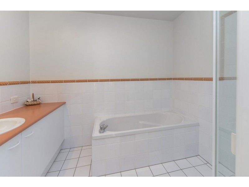 8385 Magnolia Drive East, Hope Island QLD 4212