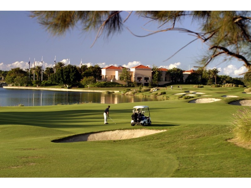 8385 Magnolia Drive East, Hope Island QLD 4212