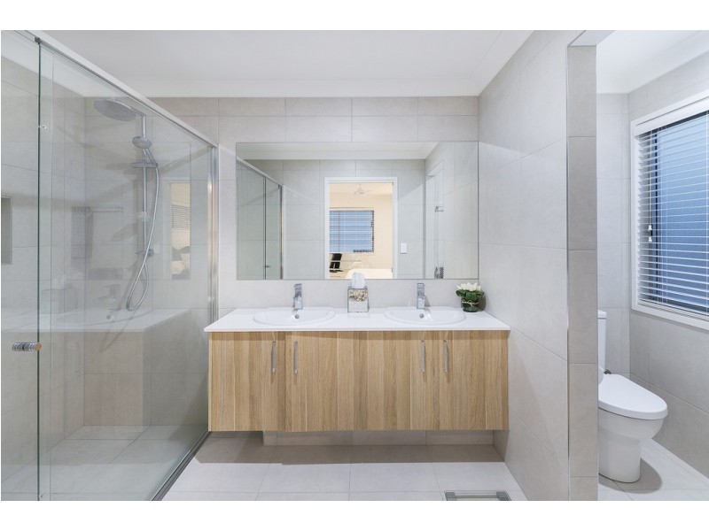 7812 Pavilions Close, Hope Island QLD 4212