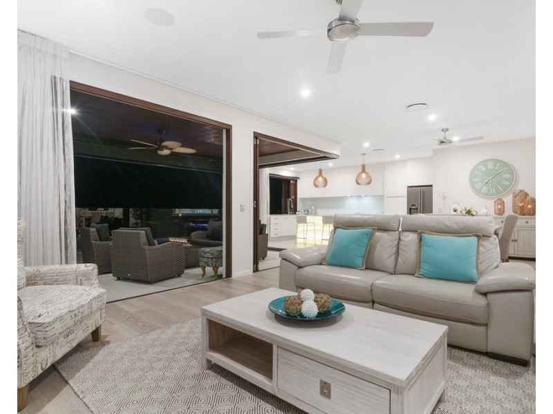 7644 Fairway Boulevard, Hope Island QLD 4212