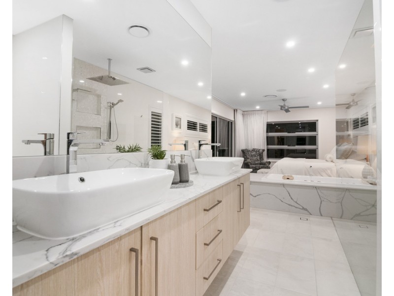 7644 Fairway Boulevard, Hope Island QLD 4212