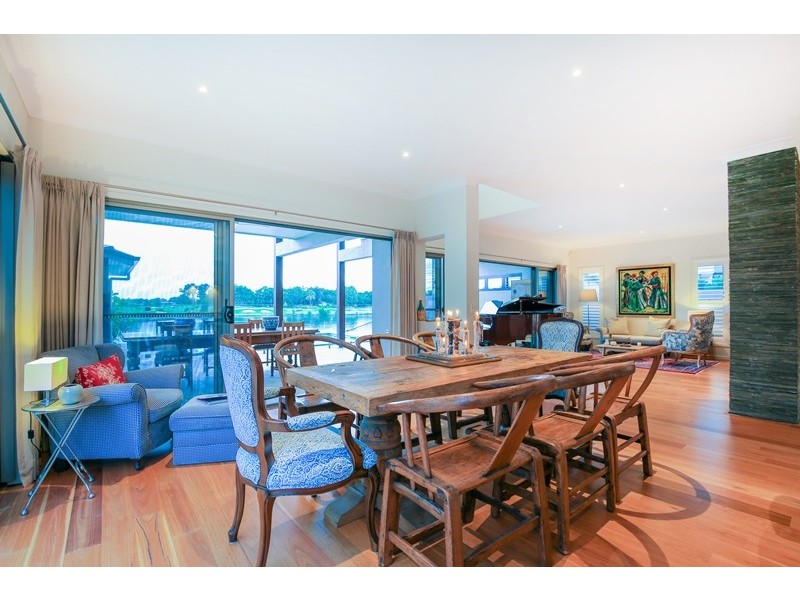 6180 Bolsena Circuit, Hope Island QLD 4212