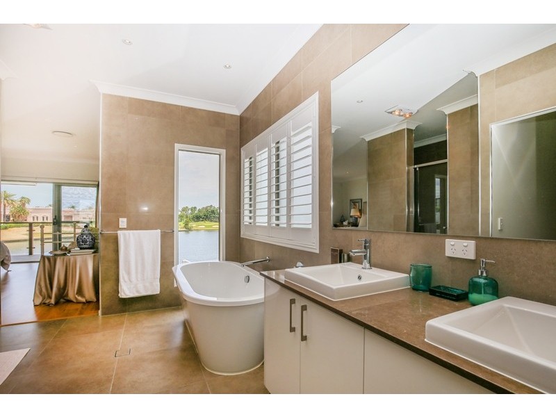 6180 Bolsena Circuit, Hope Island QLD 4212