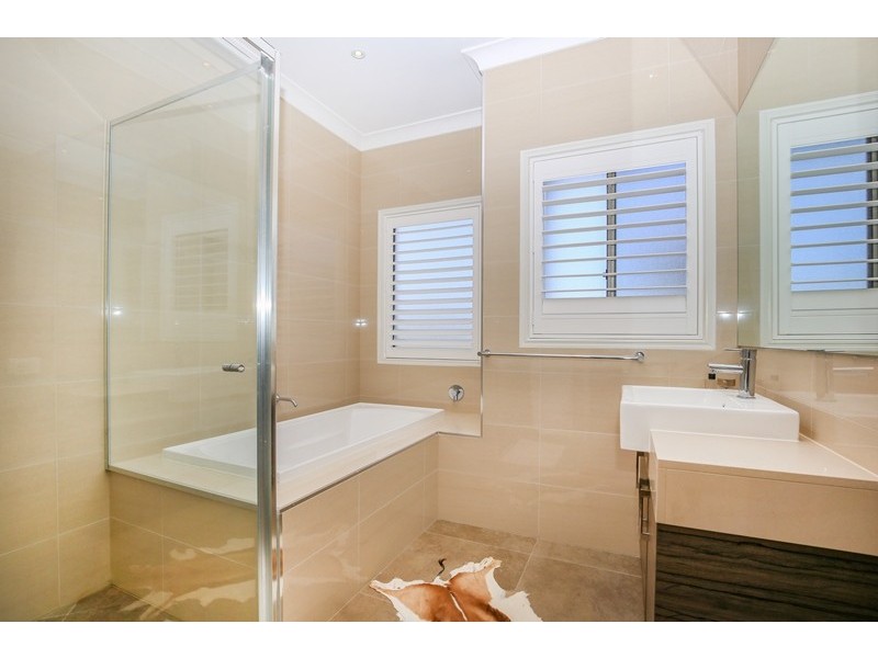 6180 Bolsena Circuit, Hope Island QLD 4212