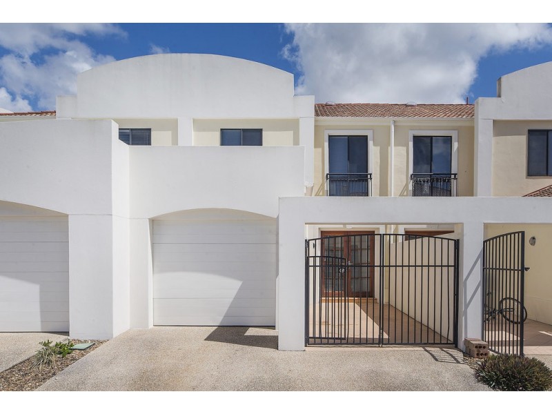 8861 Magnolia Drive East, Hope Island QLD 4212