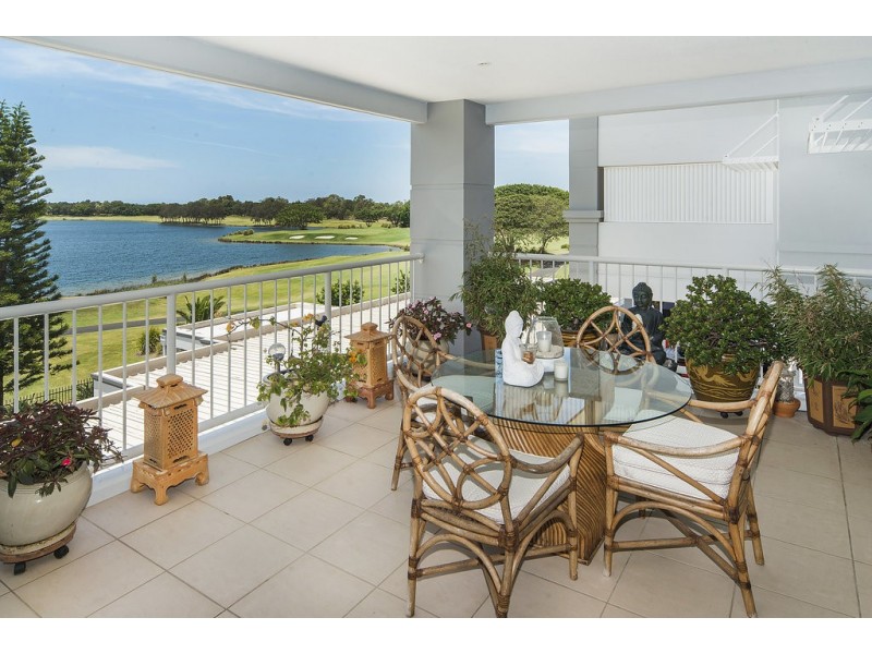 8317 Magnolia Drive East, Hope Island QLD 4212