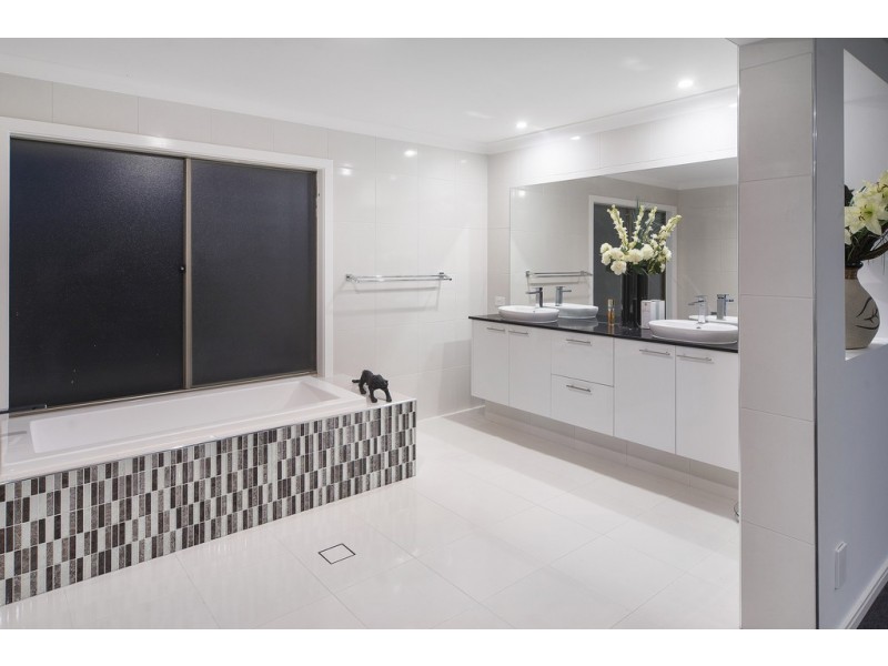 6169 Murten Court, Hope Island QLD 4212