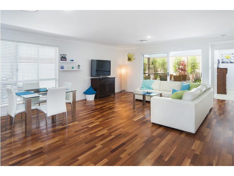 46 Azure Way, Hope Island QLD 4212