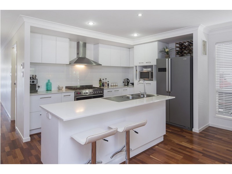 46 Azure Way, Hope Island QLD 4212