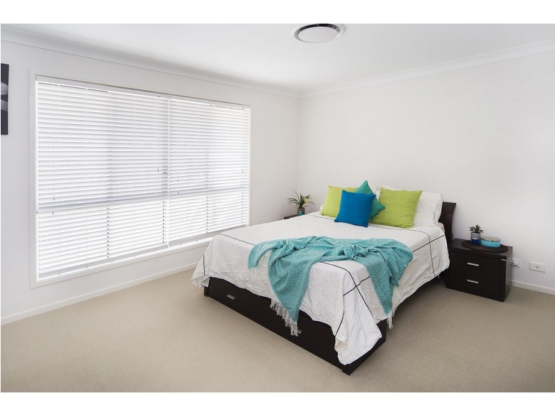 46 Azure Way, Hope Island QLD 4212