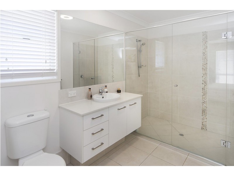 46 Azure Way, Hope Island QLD 4212