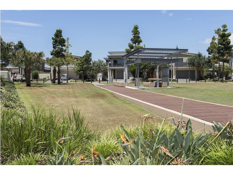 46 Azure Way, Hope Island QLD 4212