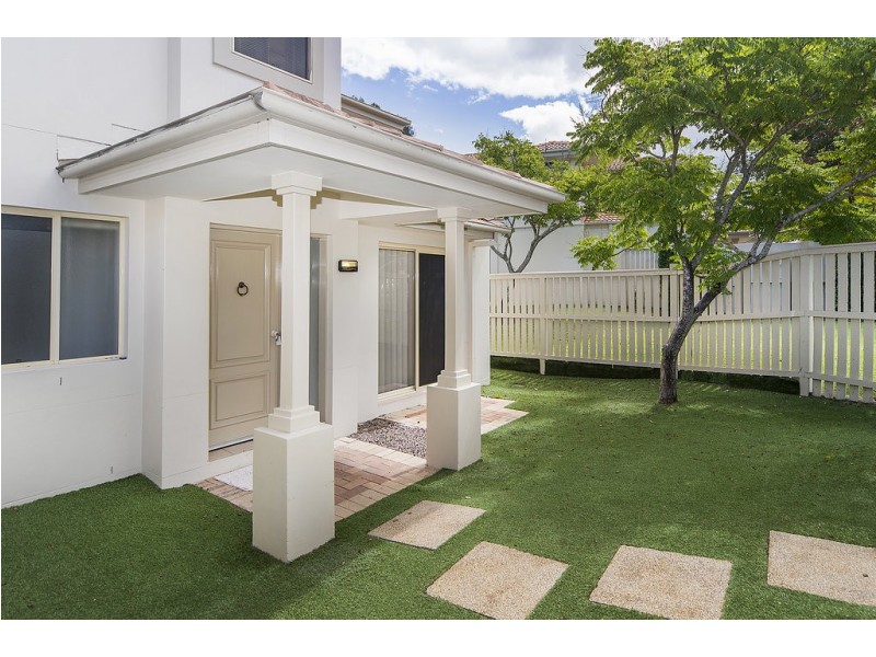 8124 Magnolia Gardens Court, Hope Island QLD 4212