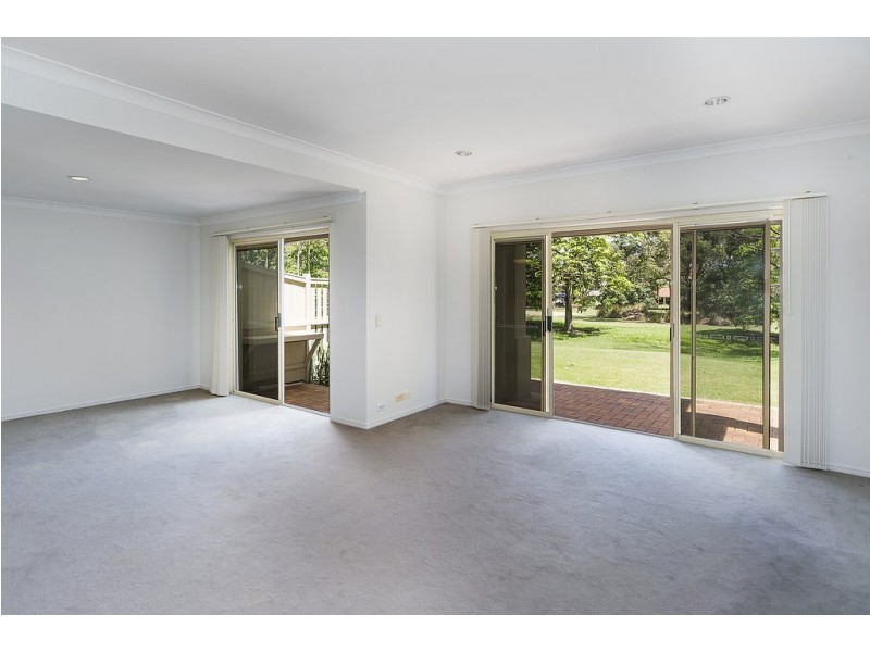 8124 Magnolia Gardens Court, Hope Island QLD 4212