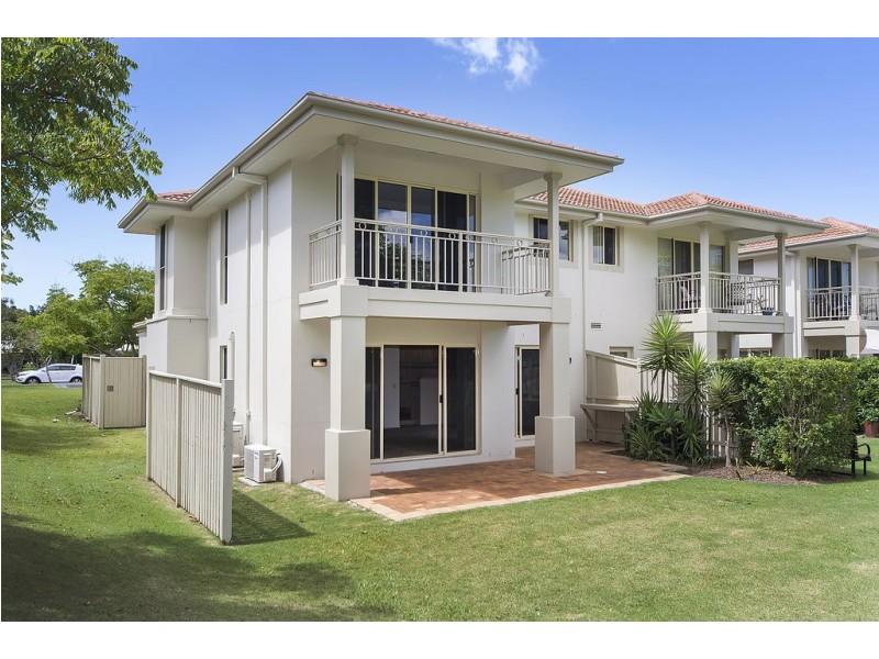 8124 Magnolia Gardens Court, Hope Island QLD 4212