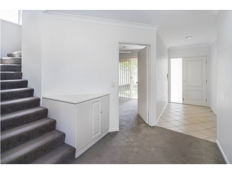 8124 Magnolia Gardens Court, Hope Island QLD 4212