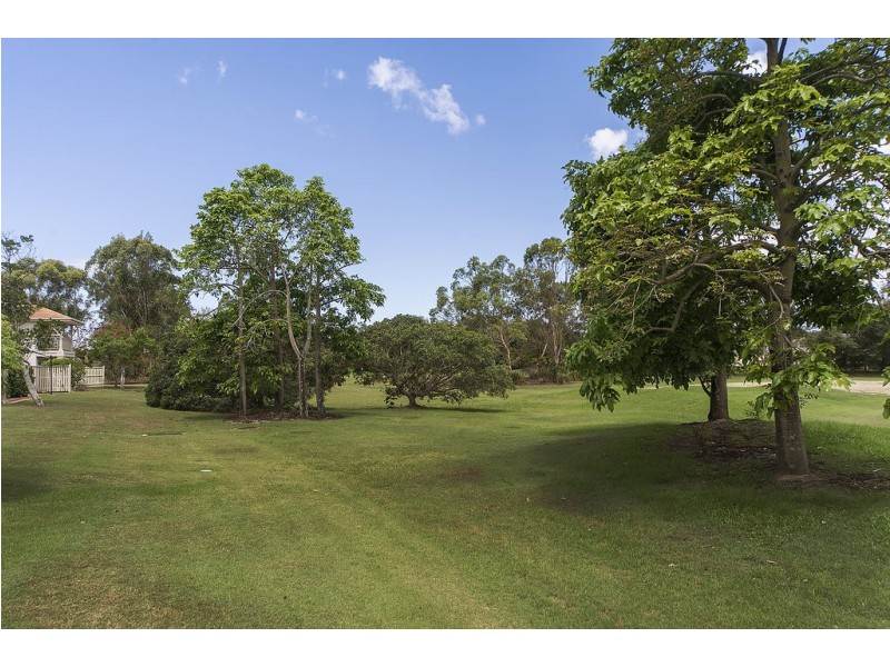 8124 Magnolia Gardens Court, Hope Island QLD 4212