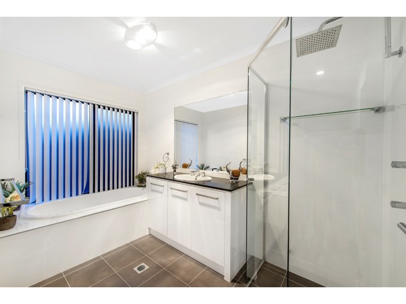 25 Audrey Avenue, Helensvale QLD 4212