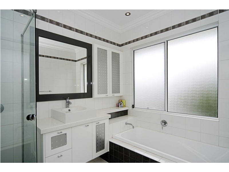 15 Sabrina Avenue, Helensvale QLD 4212