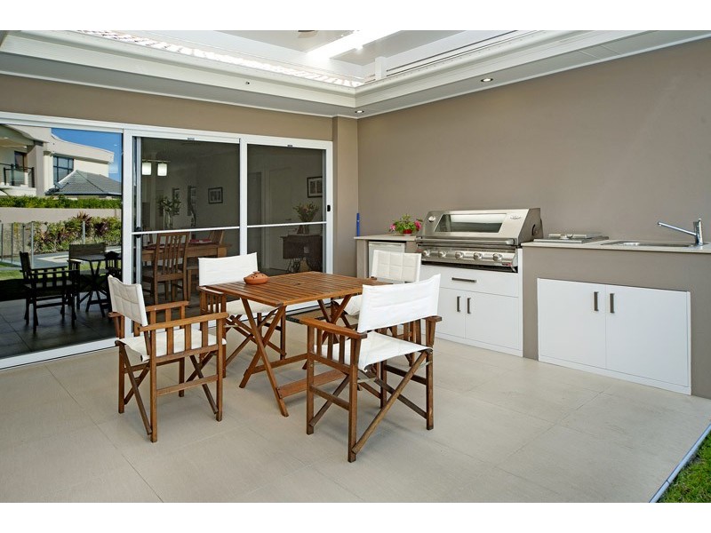 2572 Cressbrook Drive, Hope Island QLD 4212