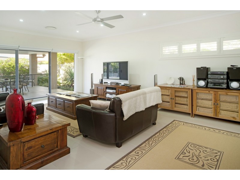 2572 Cressbrook Drive, Hope Island QLD 4212