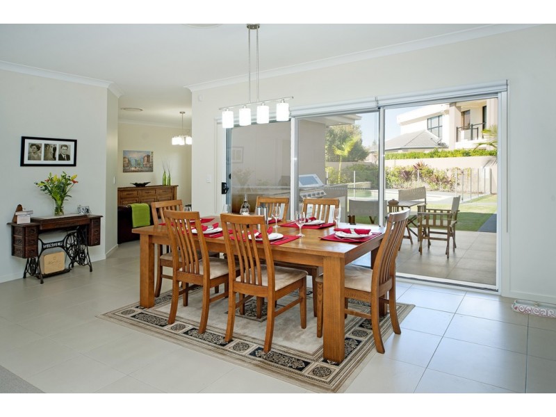 2572 Cressbrook Drive, Hope Island QLD 4212