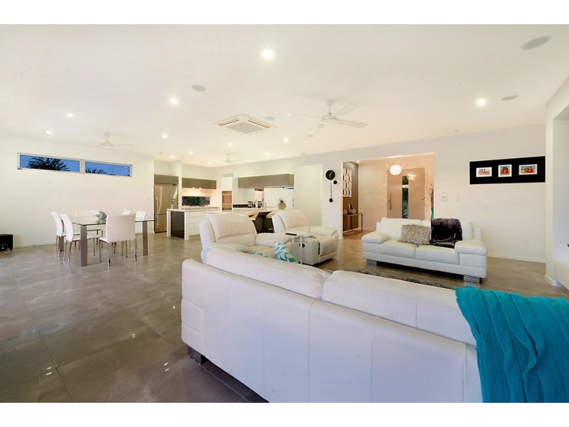 20 Summer Hill Crescent, Maudsland QLD 4210