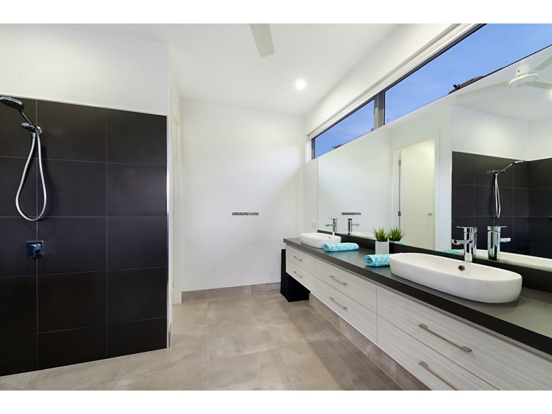 20 Summer Hill Crescent, Maudsland QLD 4210