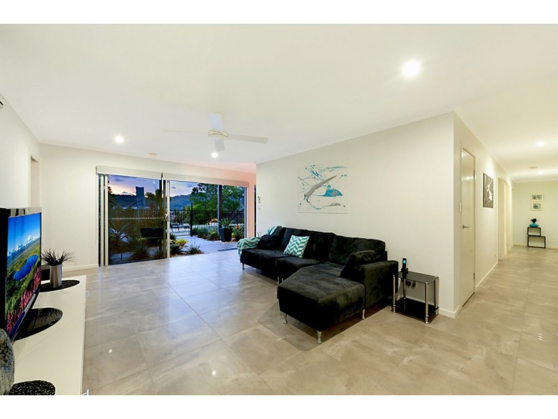 20 Summer Hill Crescent, Maudsland QLD 4210