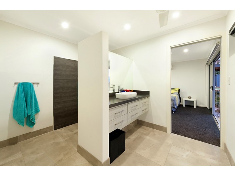 20 Summer Hill Crescent, Maudsland QLD 4210