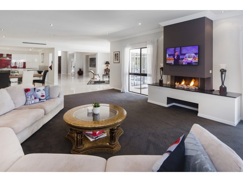 1094 Beechwood Drive, Hope Island QLD 4212