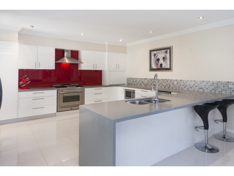 1094 Beechwood Drive, Hope Island QLD 4212