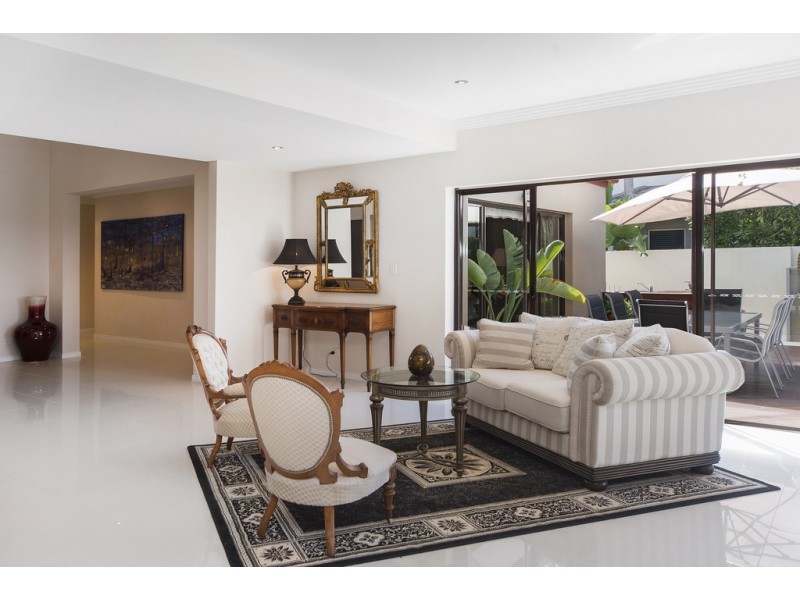 1094 Beechwood Drive, Hope Island QLD 4212