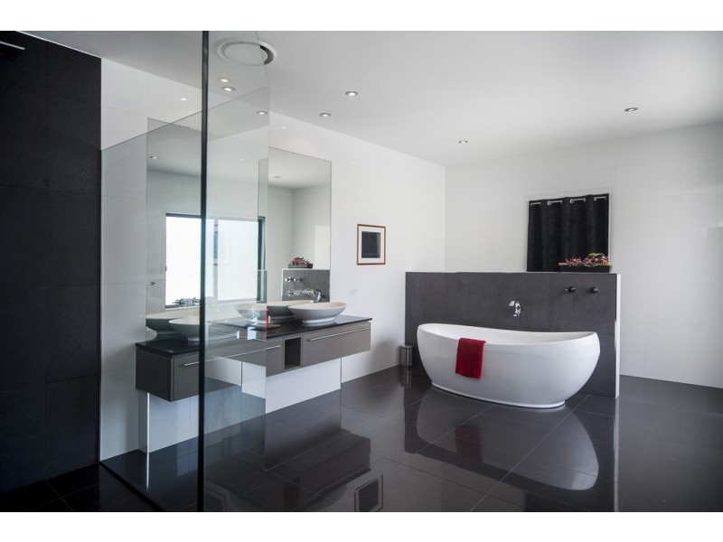 1094 Beechwood Drive, Hope Island QLD 4212