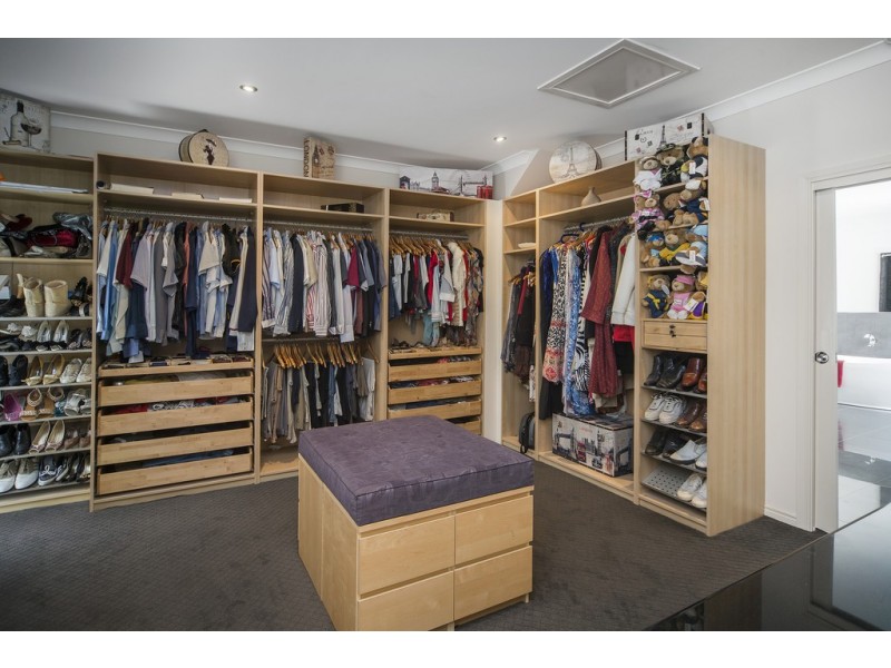 1094 Beechwood Drive, Hope Island QLD 4212