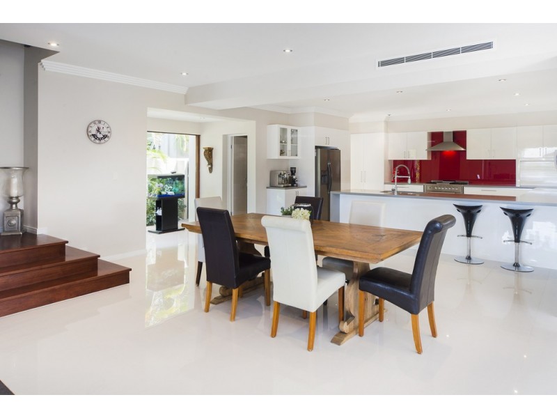 1094 Beechwood Drive, Hope Island QLD 4212