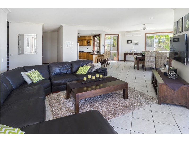 8 Kim Court, Helensvale QLD 4212