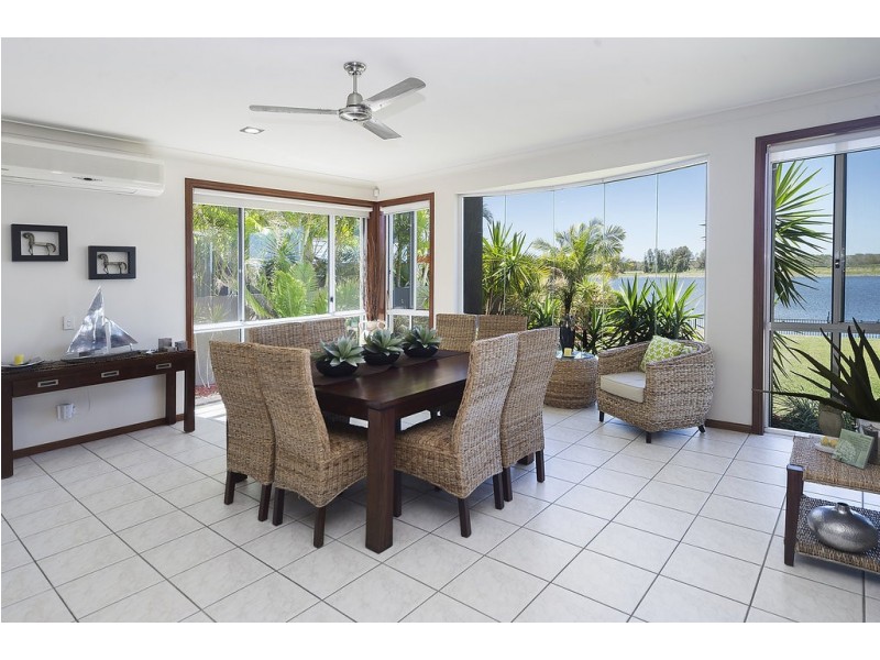 8 Kim Court, Helensvale QLD 4212