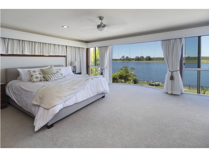 8 Kim Court, Helensvale QLD 4212