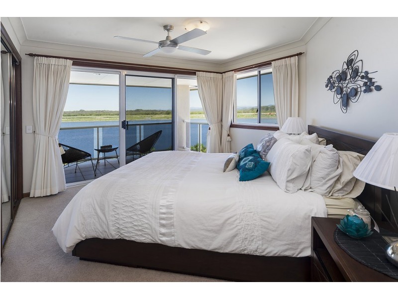 8 Kim Court, Helensvale QLD 4212