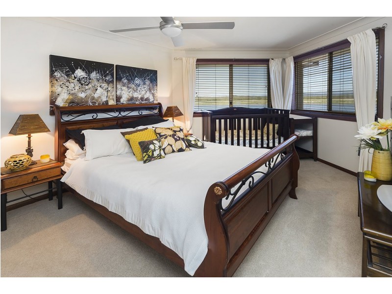 8 Kim Court, Helensvale QLD 4212